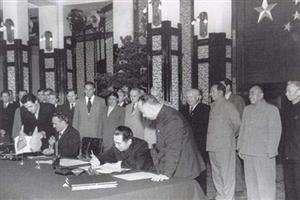 1954年中苏在苏联援助中国合同上签字