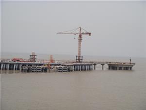 建设中的杭州湾大桥