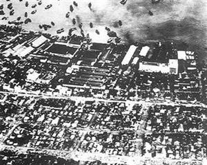 日本长崎遭到轰炸的瞬间
