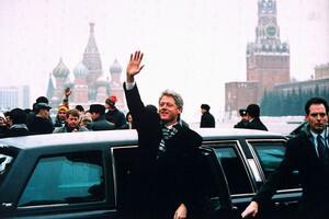1994年1月，克林顿乘车抵达红场